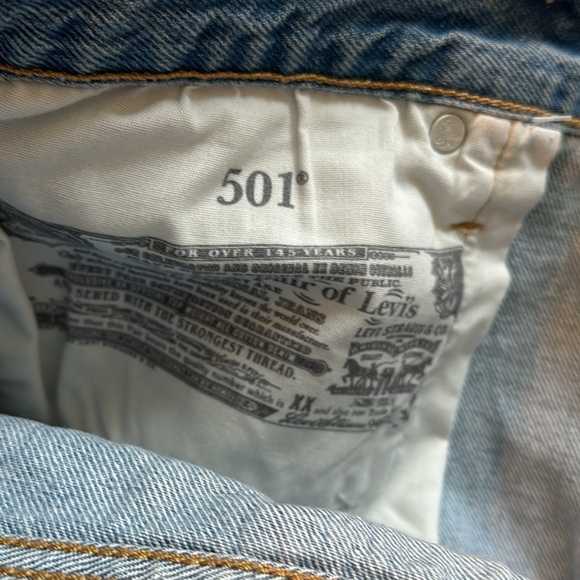 Levi’s 501 High Rise Cutoff Shorts - Picture 4 of 5